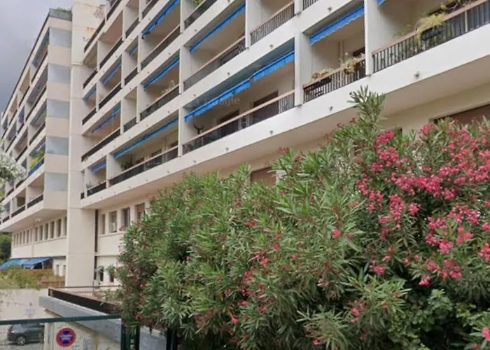 Et Stationnement Offert Centre Daire *